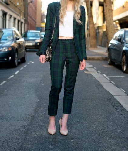 8 formulas for wearing checkered pants- A cropped top with checkered pants #blazer #checkered pants woman #checkered pants outfits