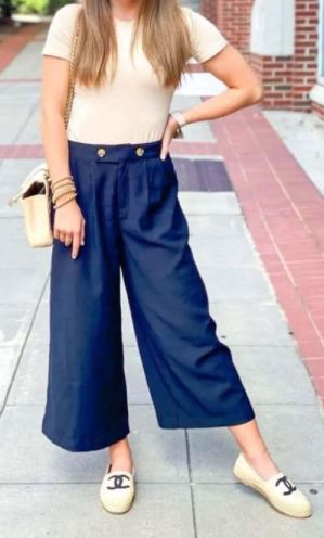 wide pants with t-shirt #wide pants #women's t-shirt #wide pants outfit