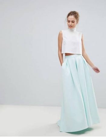 How to style the maxi skirt casually in spring and summer - neutral green maxi skirt #neutral green maxi skirt #summer outfit #casual outfit